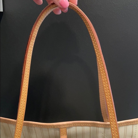 Louis Vuitton Purse - Picture 11 of 12